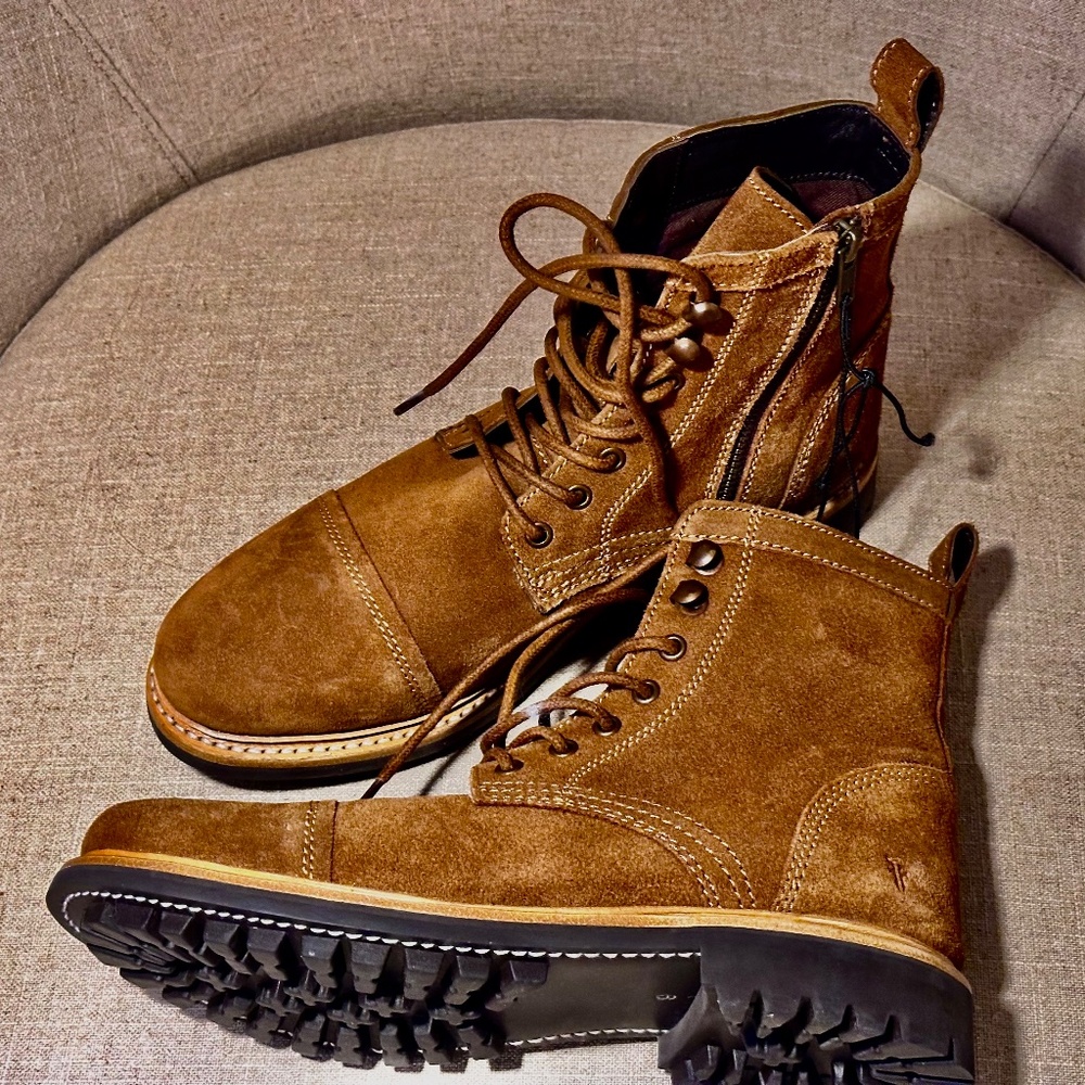 Brand New! Mens Frye Russell Lace-Up Suede Boots w side zipper in tan S-8 - Picture 3 of 13